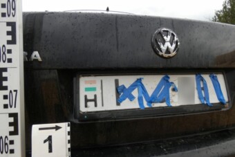 Meglátták ezt a rendszámot a debreceni rendőrök, ők is meglepődtek, mi derült ki