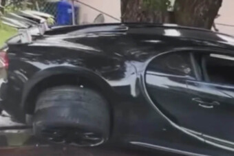 Csúnyán odaverték a milliárdos Bugattit