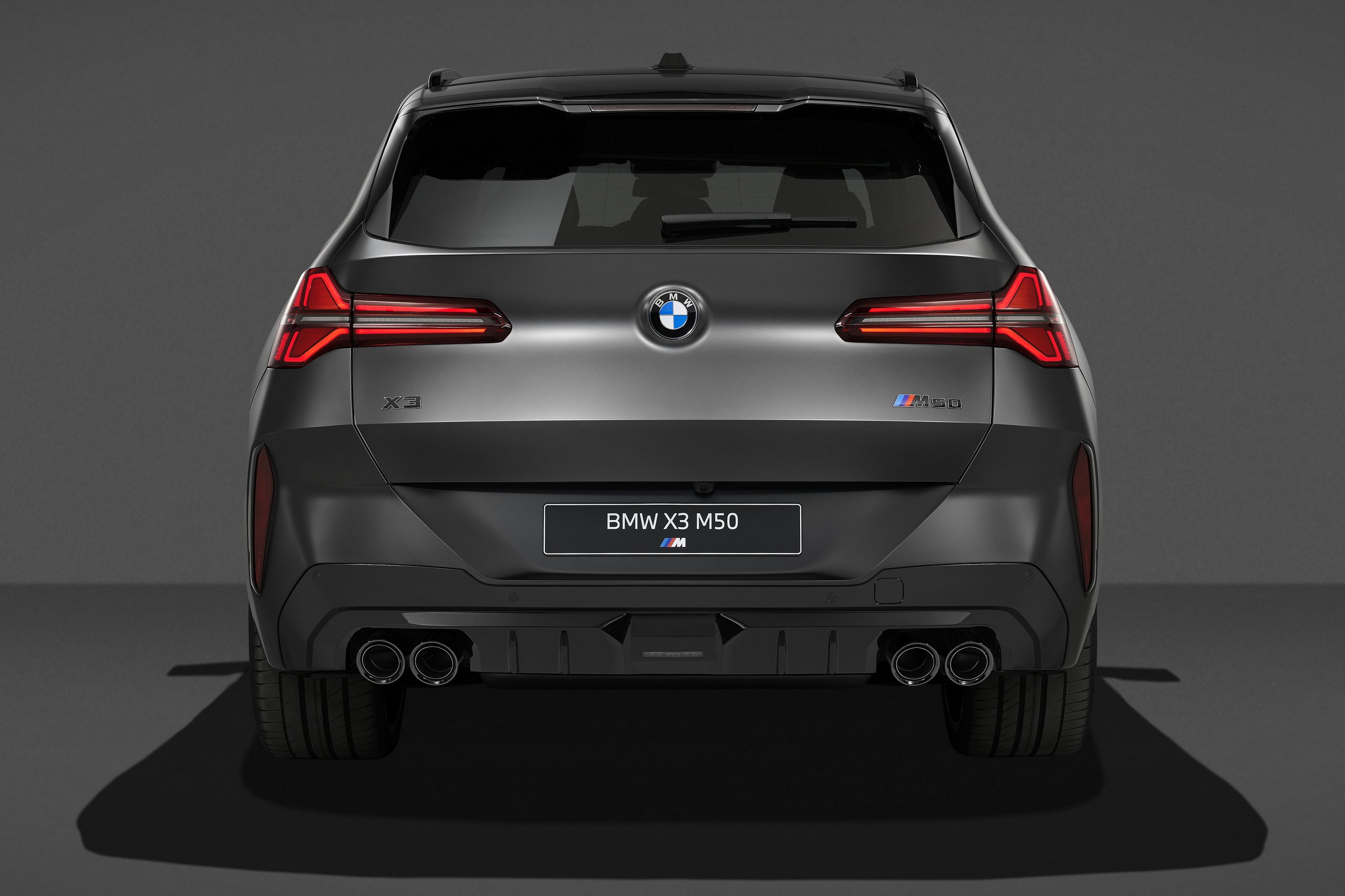 Erősebb, sötétebb lett a BMW sorhatos SUV-ja 3 Erősebb, sötétebb lett a BMW sorhatos SUV-ja 3