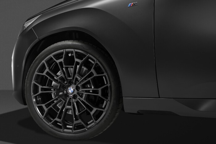 Erősebb, sötétebb lett a BMW sorhatos SUV-ja 6 Erősebb, sötétebb lett a BMW sorhatos SUV-ja 6