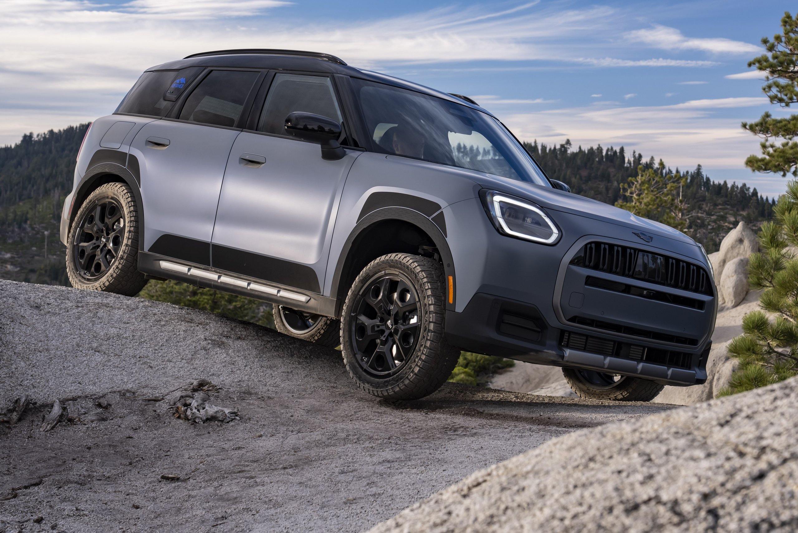 Elhagyja az aszfaltot a Mini SUV-ja
