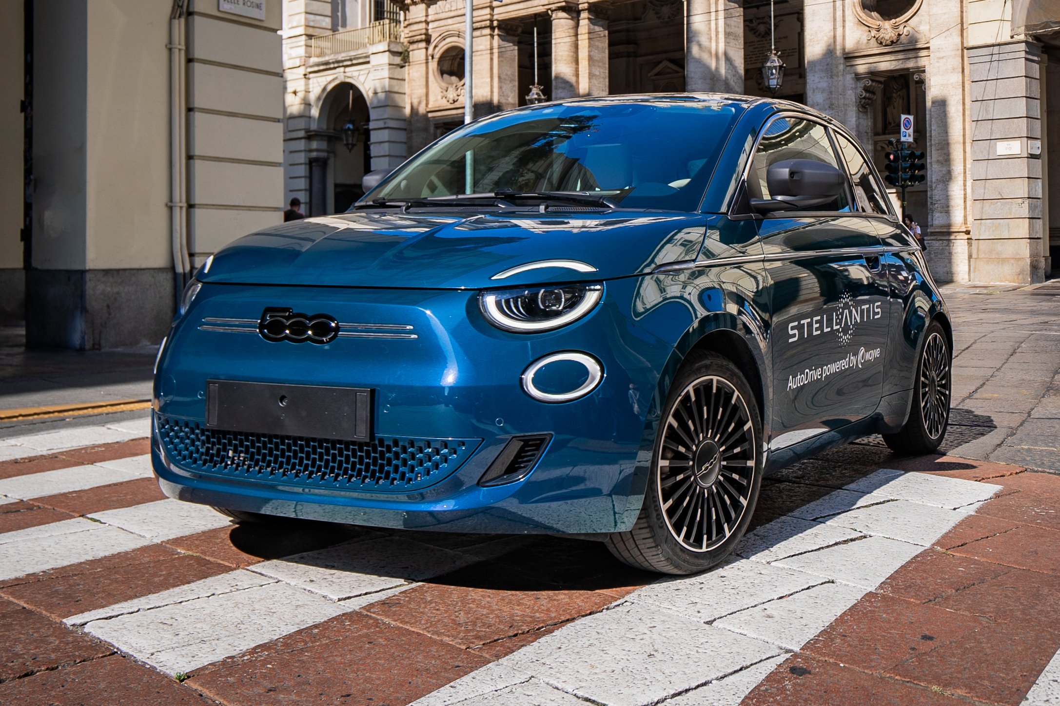 stellantis-and-wayve-to-demonstrate-ai-powered-hands-free-driving-at-wave-by-vento-20262 | Vezess