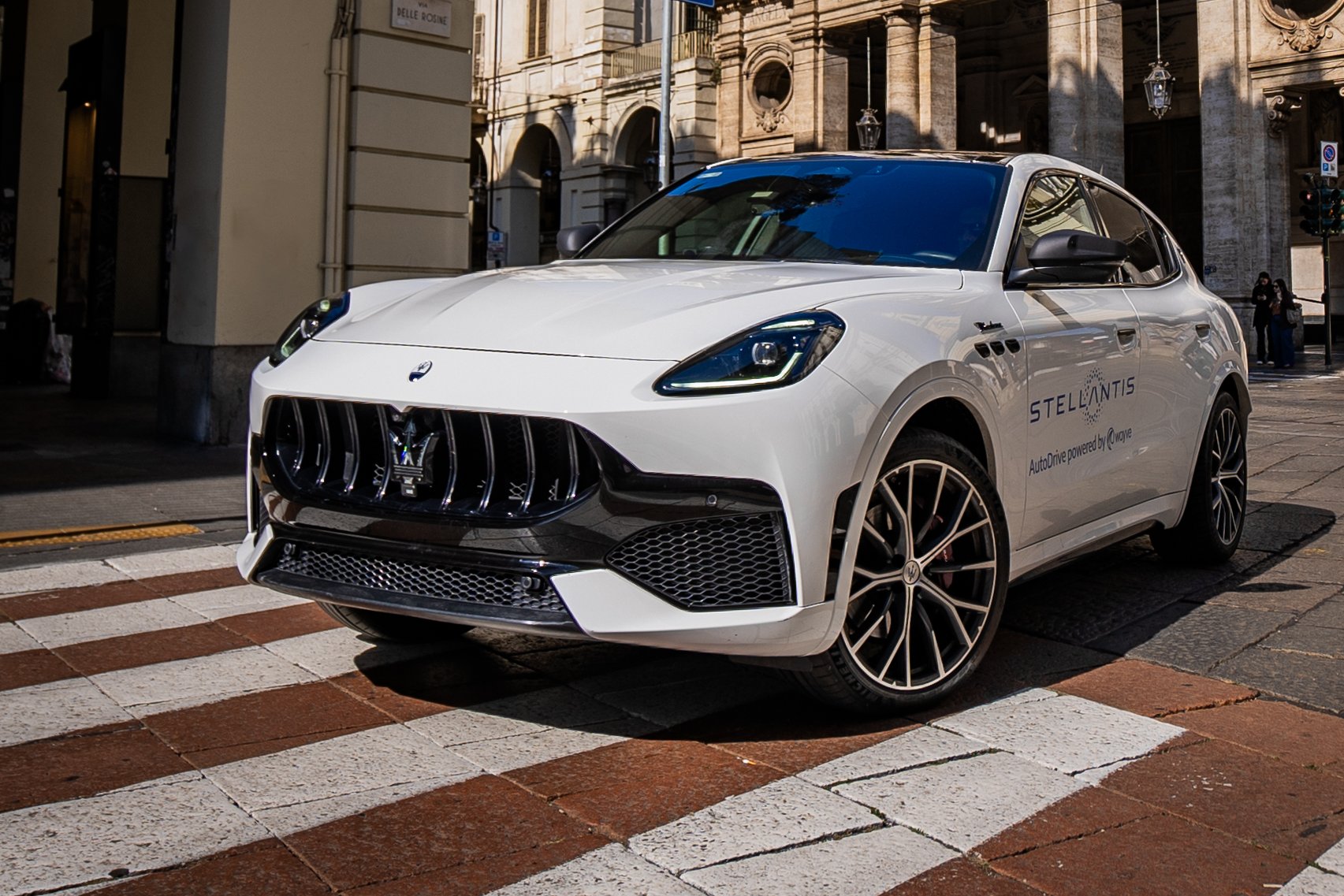 stellantis-and-wayve-to-demonstrate-ai-powered-hands-free-driving-at-wave-by-vento-20263 | Vezess
