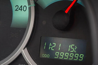 Kiakadt a kilométeróra, annyit kapott az élettől ez a Toyota
