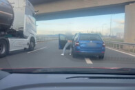 Menekülni kezdett a rendőrök elől Budapesten, de az autója megadta magát 1 Menekülni kezdett a rendőrök elől Budapesten, de az autója megadta magát 1