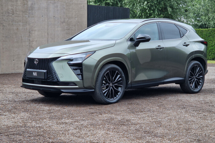 Villannyal frissít a Lexus legfontosabb modellje 17 Villannyal frissít a Lexus legfontosabb modellje 17