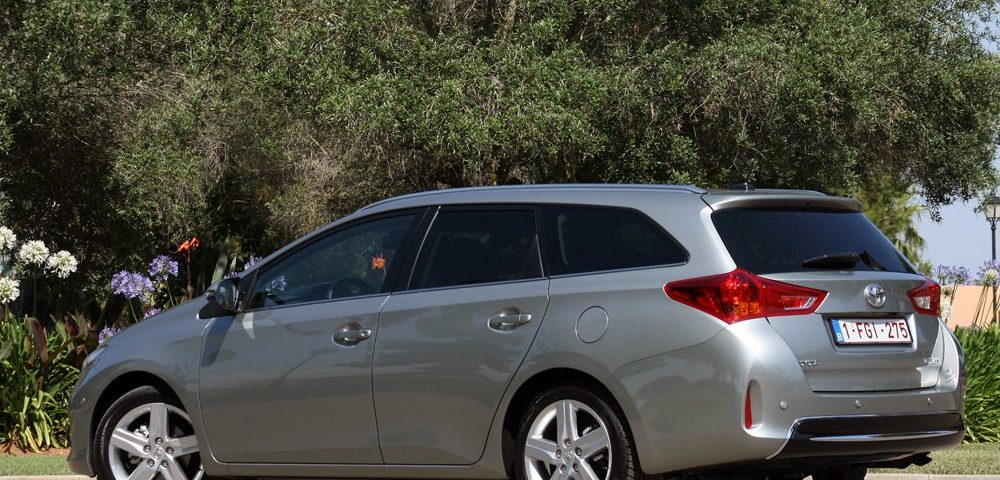 Auris kombi: a hibrid a dízel előtt