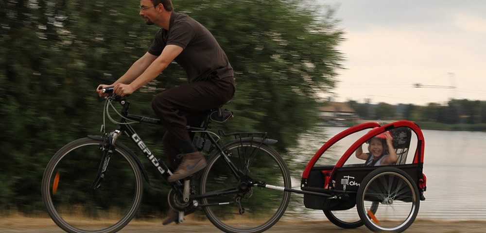 Ülés és utánfutó: gyermekszállítás kerékpáron