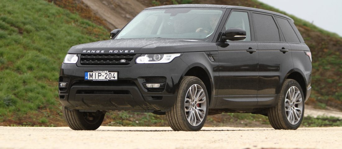 Öltönyös hegymászó