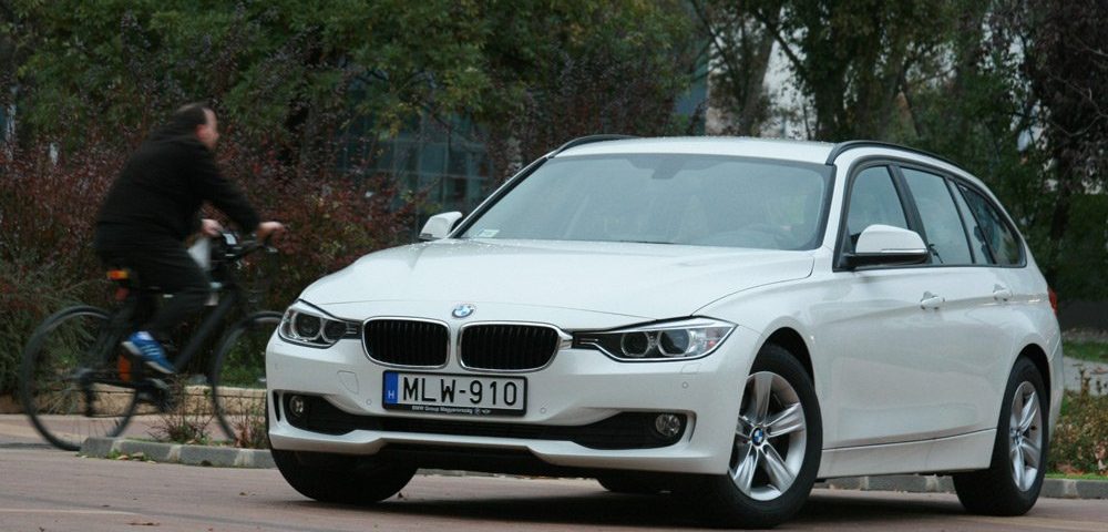 Egy BMW, földközelben