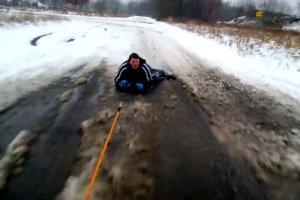 Durva szívatás szánkóval