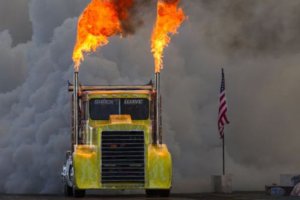 Több tízezer lóerős, lángoló pokolfajzat