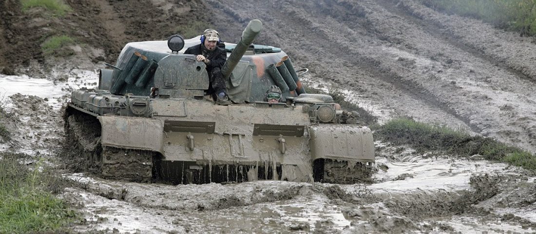 Lánctalpasok, Budapesttől alig 90km-re