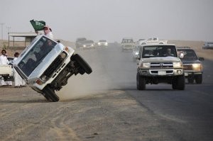 Ezer korbácsütésre ítélték az önjelölt kaszkadőrt