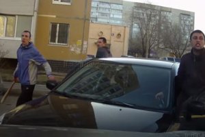 Baseballütővel terrorizálták az autósokat