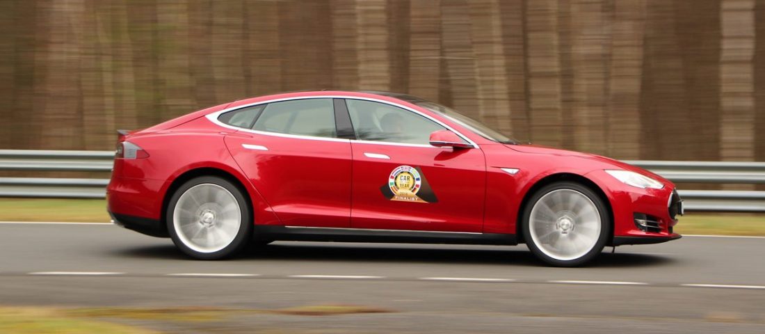 Luxusautó, 2,7 literes fogyasztással