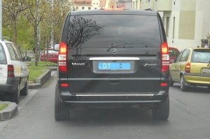 Fura tuning egy diplomata-kisbuszon