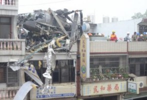 Vérfagyasztó baleset, épületre zuhant egy helikopter