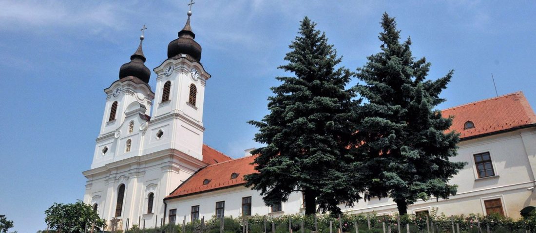 Ritka franciák a tóparton