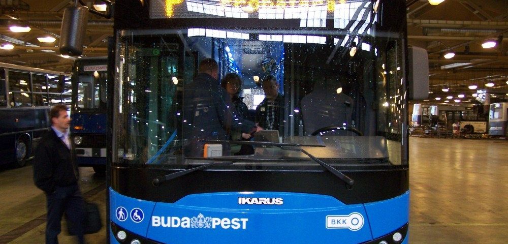 Munkában az új Ikarus