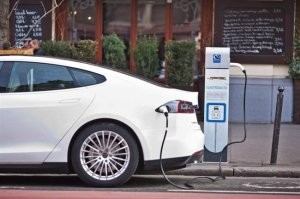 Ki nyerhet a pesti ingyentankoláson?