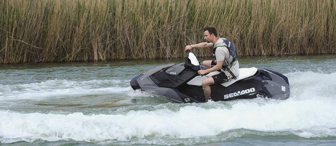 Jetskizők lepik el a Pest környéki tavakat