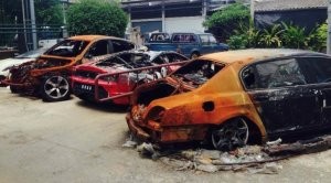 Szállítás közben égtek porrá a luxusautók