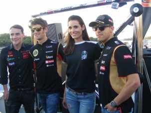 F1: A Dunán melegítettek a Lotus pilótái