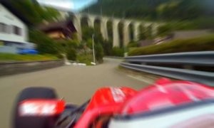 Öt őrült formaautós csapatás a hegyek között