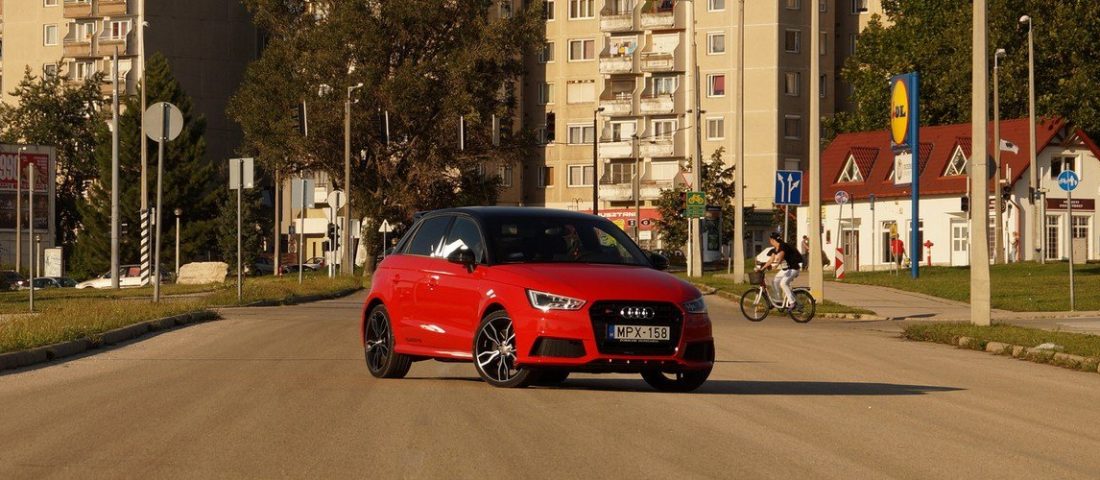 Bájos gyilkos törpe az Auditól