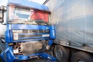 A nap képe - három kamion ütközött az M0-son