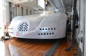 Így szállítanak egy 700 milliós hímes tojást