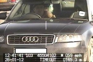 Halott apjára kente a gyorshajtásokat