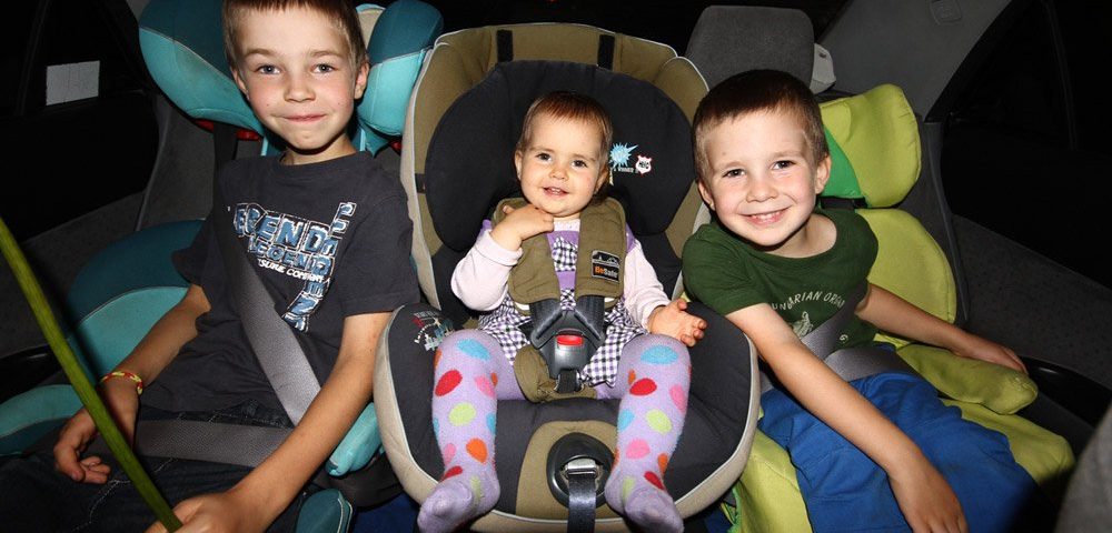 Melyik autóba fér be a család?