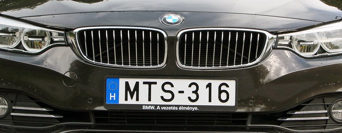 Összkerekes kupé, négy ajtóval? Ilyen is van!