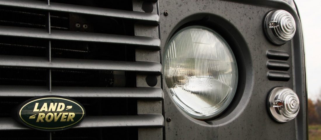 Az árvizet, tüntetést is bírnia kell