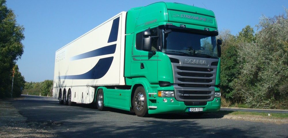 Nyergesvontató gyári piperetükörrel