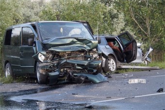 Hármas baleset az 5-ösön, életveszélyes sérülések