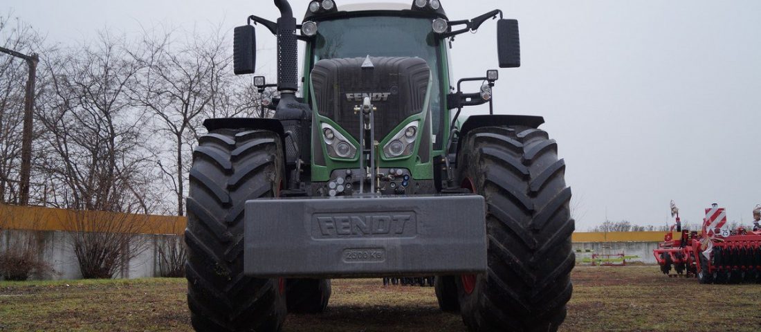 Joystick és érintőképernyő: ilyen egy modern traktor