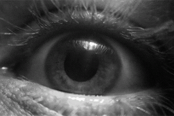 Az autó, amely arra világít, amerre nézel