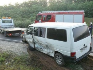 Gyerekeket szállító kisbusz karambolozott Borsodban