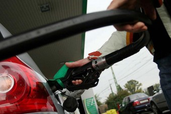 Péntektől ismét emelik az üzemanyag árát