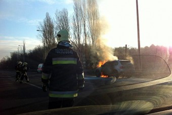 Brutális dugó és láng az M1-esen