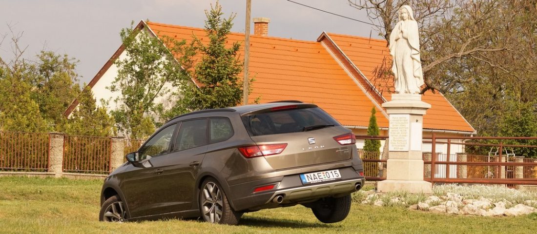 Az isten szerelmére: miért titkolja a SEAT a Leon terepkombi valódi árát?