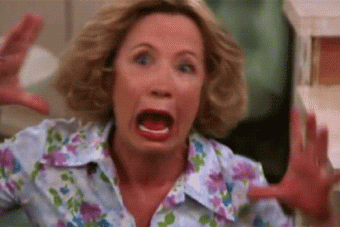 Ötéves fiával üldögélt a száguldó kocsi tetején