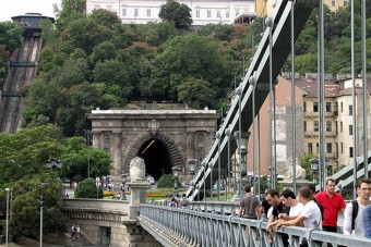 Beszakadt a Lánchíd: friss információk