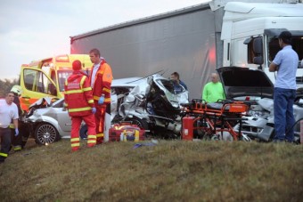 Tömeges balesetek országszerte, rosszul indul a hétvége