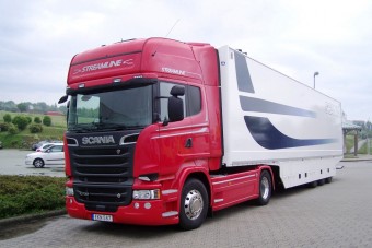 730 lóerővel autópályára