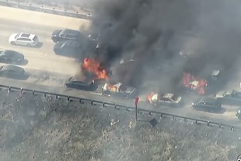 20 autó égett ki az autópályán