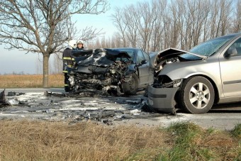 Négyen szörnyethaltak a 66-oson, teljes útlezárás
